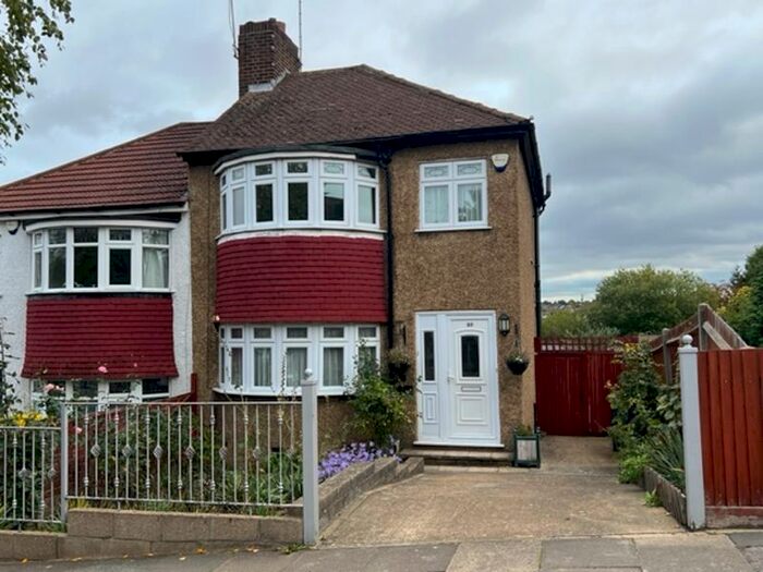 3 Bedroom Property To Rent In Avondale Avenue, East Barnet, Barnet, EN4