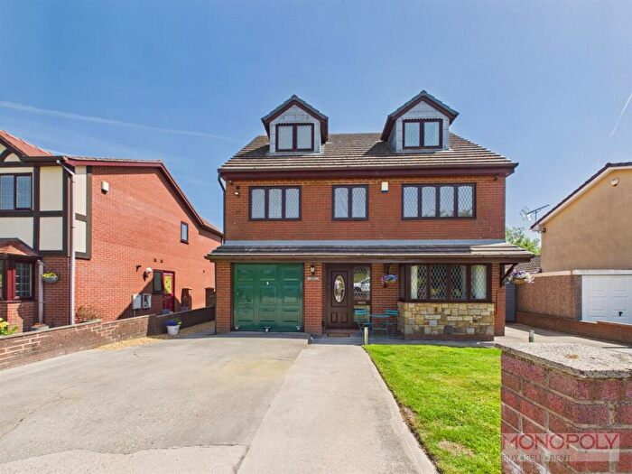 6 Bedroom Detached House For Sale In Hall Lane, Wrexham, LL14
