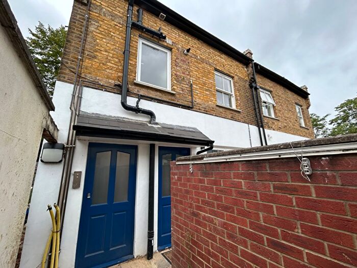 2 Bedroom Flat To Rent In Ewell Road, Surbiton, KT6