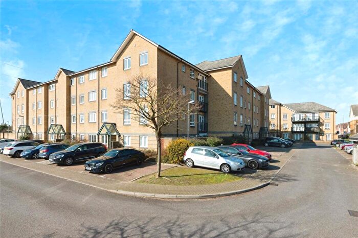 2 Bedroom Flat For Sale In Southwell Close, Grays, Essex, RM16
