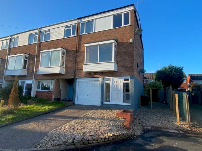 4 Bedroom End Of Terrace House To Rent In Rochford Close, Halesowen, B63