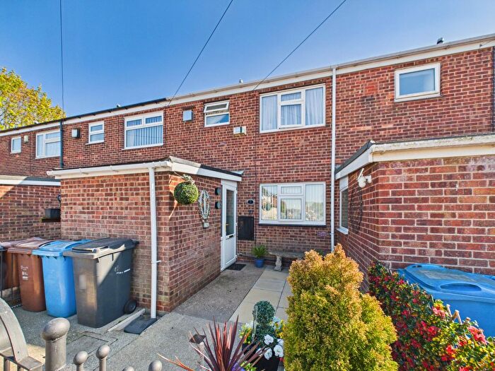 3 Bedroom Terraced House For Sale In Bessingby Grove, Hull, HU9