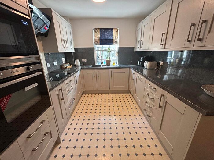 2 Bedroom Flat To Rent In The Woolpack, Warwick, CV34