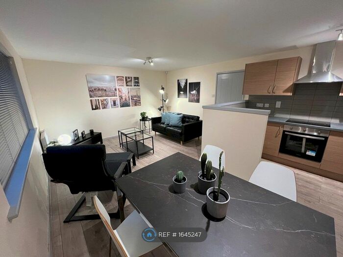 2 Bedroom Flat To Rent In Stretford Road, Manchester, M15