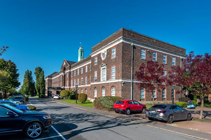2 Bedroom Flat For Sale In Brook Road, Gladstone Park, London, NW2
