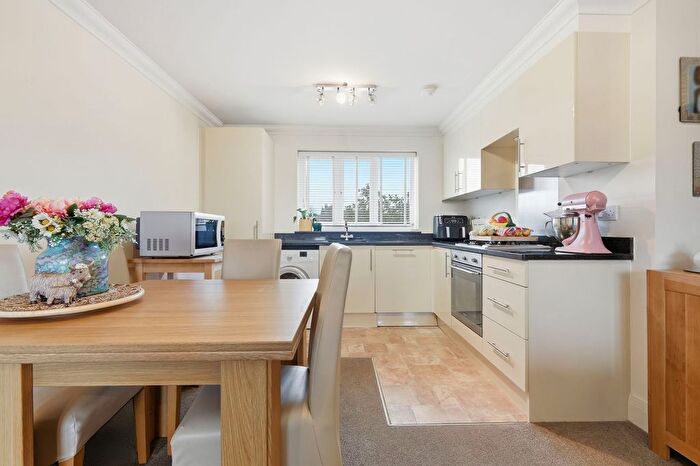 3 Bedroom Flat For Sale In Lower Southend Road, Wickford, SS11