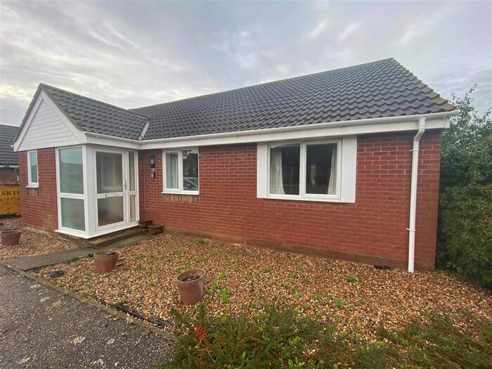 3 Bedroom Detached Bungalow To Rent In Church View, Redenhall