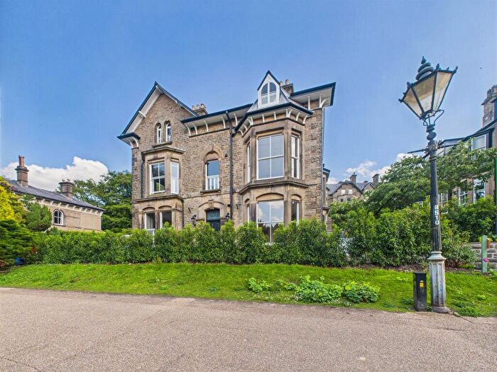 2 Bedroom Flat For Sale In Broad Walk, Buxton, SK17