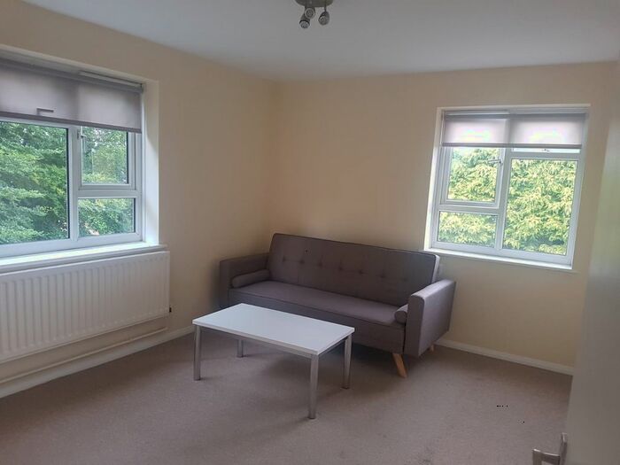 1 Bedroom Flat To Rent In St. Ives Close, Luton, LU3