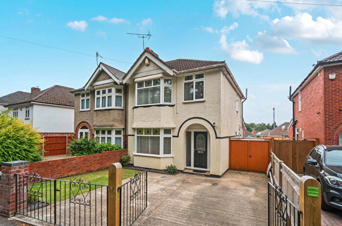 3 Bedroom Semi Detached House For Sale In Walnut Grove, Millbrook, Southampton, Hampshire, SO16
