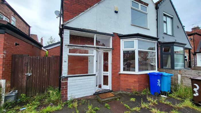 5 Bedroom Semi-Detached House To Rent In Leeshall Crescent, Fallowfield, M14
