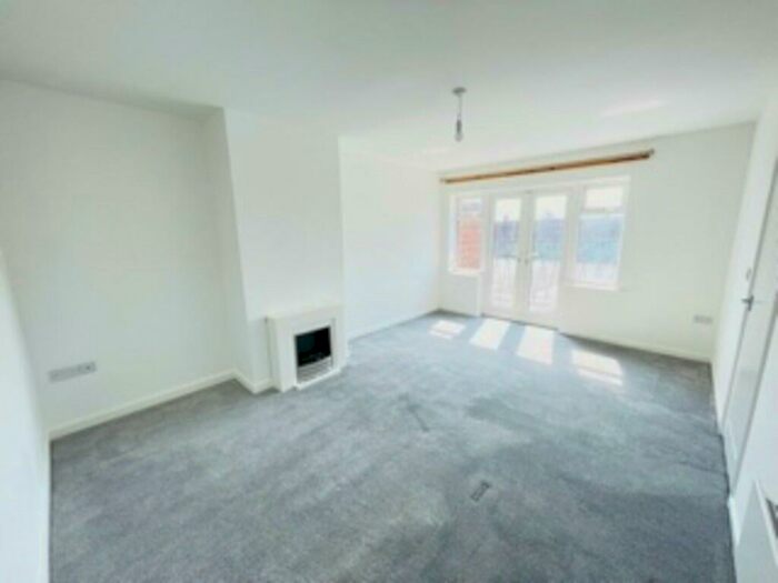 2 Bedroom Apartment To Rent In A Oulton Road, NR32