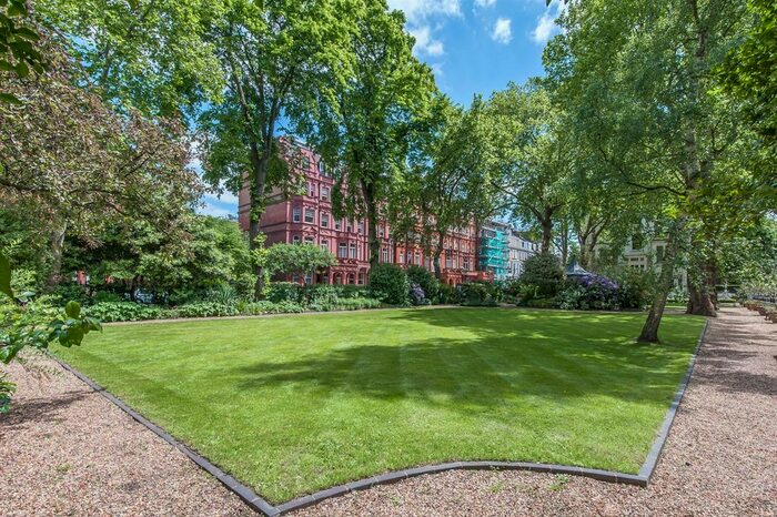 3 Bedroom Flat To Rent In Gledhow Gardens, London, SW5