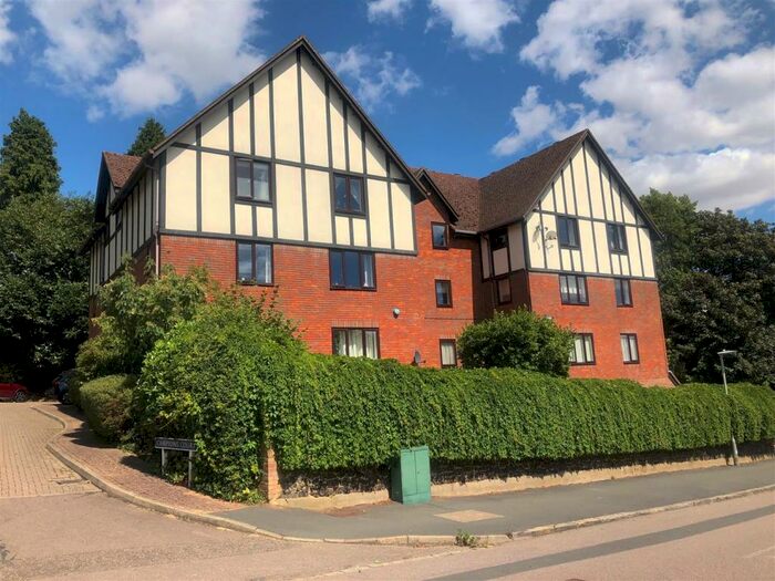 3 Bedroom Apartment To Rent In Graemsdyke Road, Berkhamsted, HP4