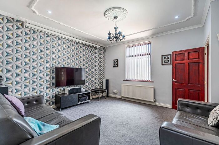 3 Bedroom Terraced House For Sale In Ravens Croft, Dewsbury, WF13
