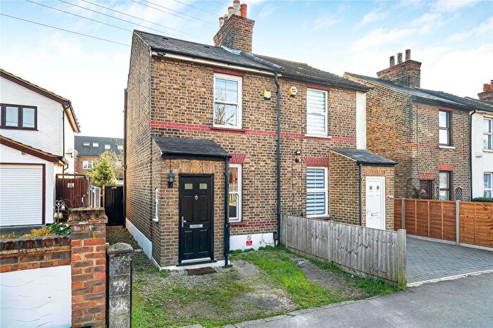 2 Bedroom Semi Detached House For Sale In Hounslow Road, Hanworth, Feltham, TW13