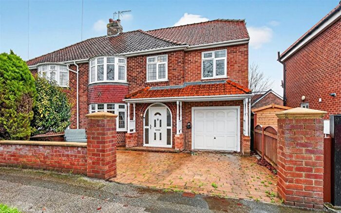 5 Bedroom Semi-Detached House For Sale In Manor Lane, York, YO30