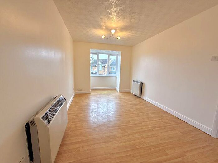 1 Bedroom Apartment For Sale In Falcon Close, Dunstable, LU6