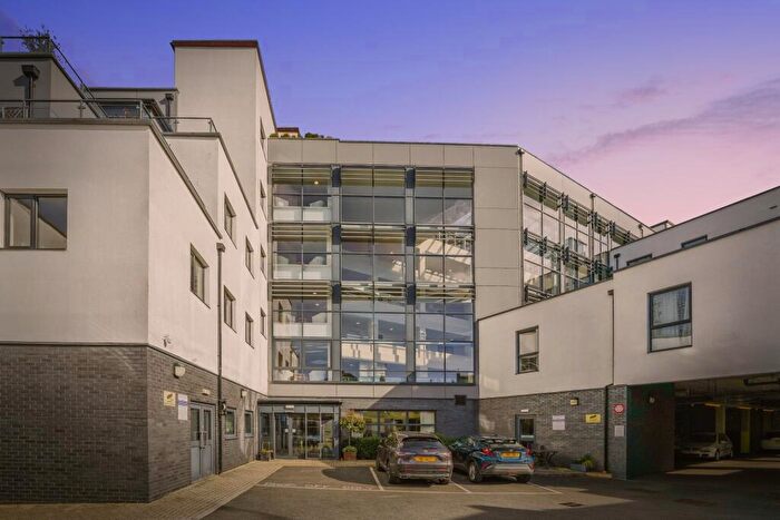 2 Bedroom Flat To Rent In Honeybourne Gate, GL51
