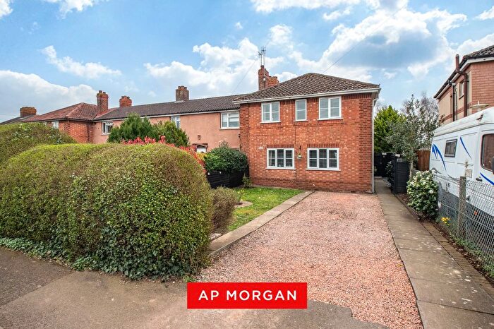 3 Bedroom End Terrace House For Sale In Perryfields Road, Bromsgrove, Worcestershire, B61