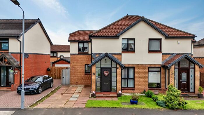 3 Bedroom Semi-Detached House For Sale In Garnie Avenue, Erskine, PA8