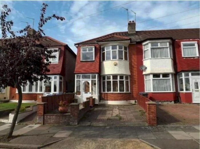 3 Bedroom Terraced House To Rent In Kendal Avenue, London, N18