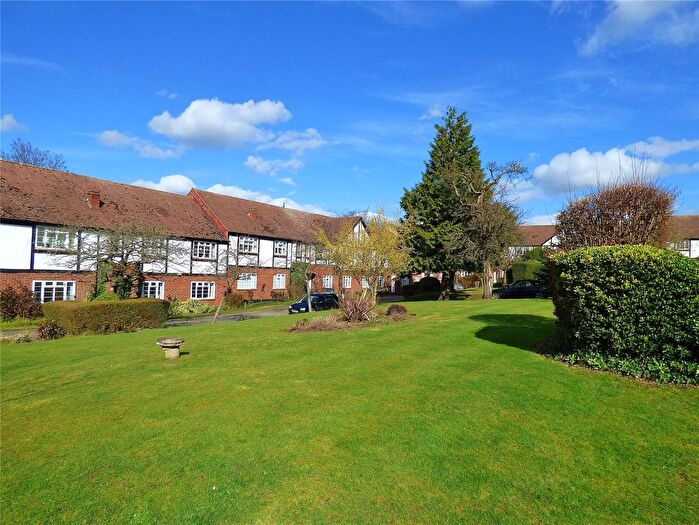 2 Bedroom Flat To Rent In Arlington Lodge, Monument Hill, Weybridge, Surrey, KT13