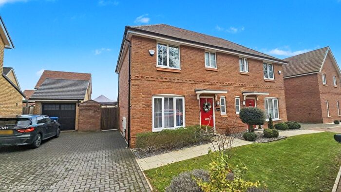 3 Bedroom Semi Detached House For Sale In Farmyard Close, Northampton, NN3