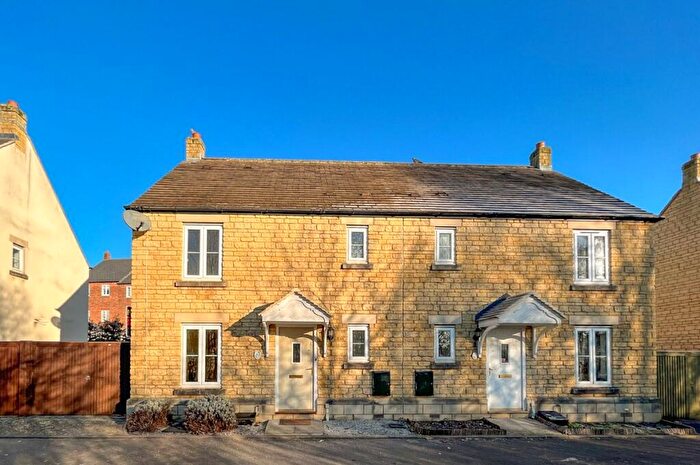 3 Bedroom Semi Detached House To Rent In Lilac Way, Carterton, Oxfordshire, OX18