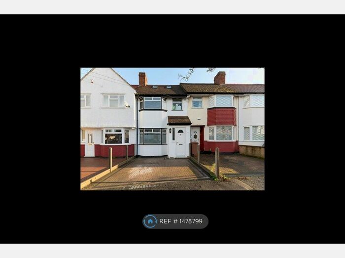 4 Bedroom Terraced House To Rent In Buckland Way, Worcester Park, KT4