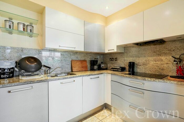 2 Bedroom Flat To Rent In Porchester Square, London, W2