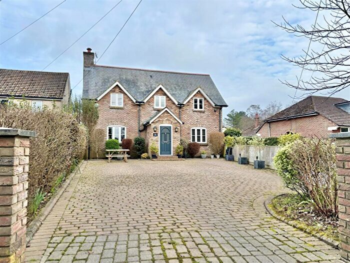 4 Bedroom Detached House For Sale In Organford Road, Organford, Poole, BH16
