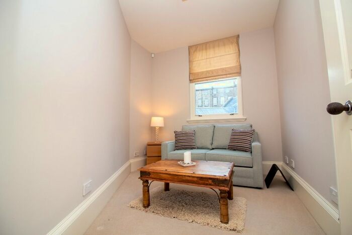 2 Bedroom Flat To Rent In Broughton Market, New Town, Edinburgh, EH3