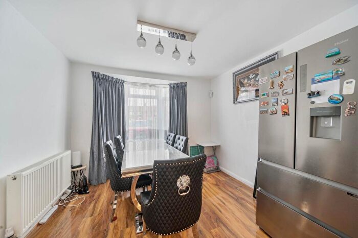 3 Bedroom Terraced House For Sale In Blundell Road, Edgware, HA8
