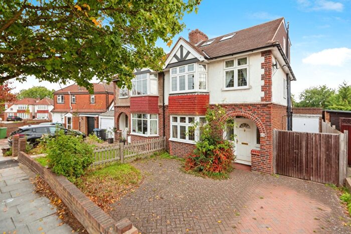 4 Bedroom Detached House For Sale In Brockenhurst Avenue, Worcester Park, KT4