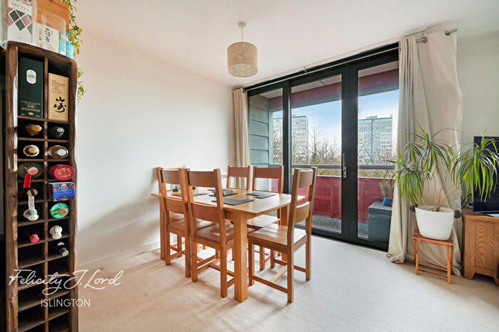 2 Bedroom Flat For Sale In Drayton Park, London, N5