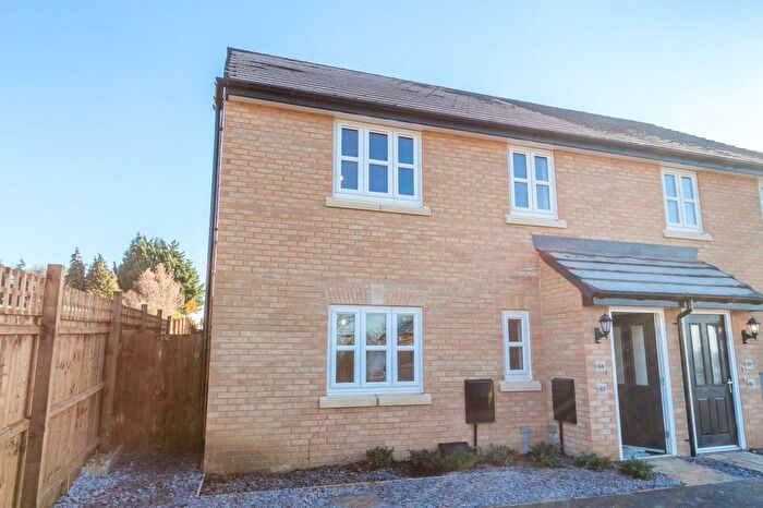 2 Bedroom Flat To Rent In Gardenfield, Higham Ferrers, NN10