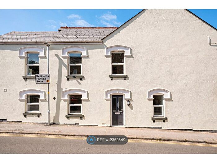 1 Bedroom Flat To Rent In Victoria Road, Swindon, SN1