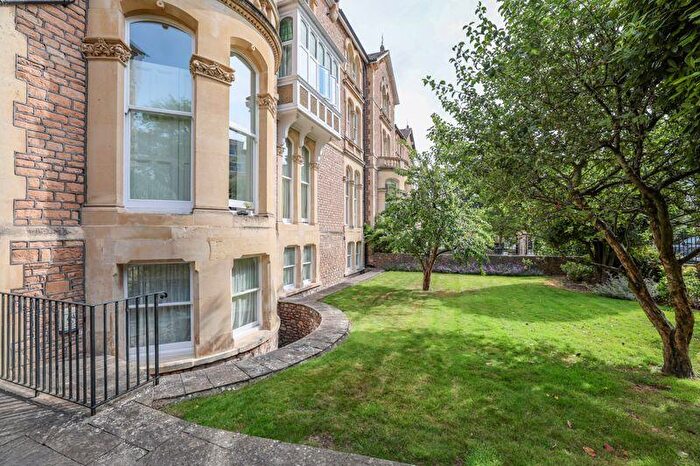 2 Bedroom Flat For Sale In Percival Road, Bristol, BS8