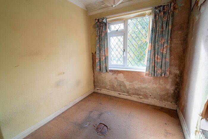 3 Bedroom Semi-Detached House For Sale In Widney Lane, Solihull, B91