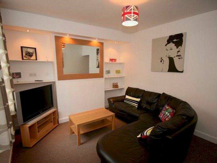 5 Bedroom House To Rent In Harborne Park Road, B17