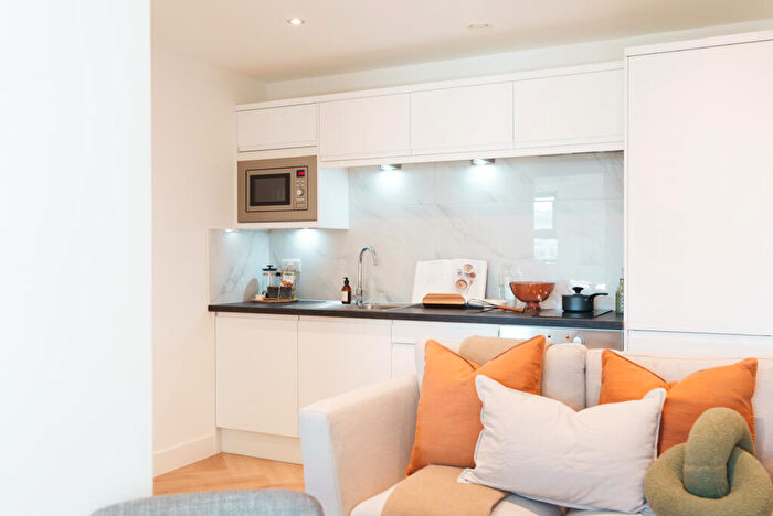 1 Bedroom Apartment To Rent In Apt, Churchill House Residence #, LS1