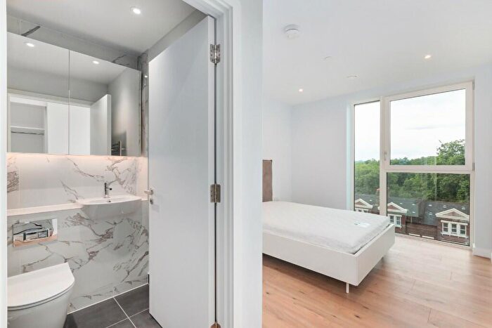 3 Bedroom Flat To Rent In Uncle Deptford, Evelyn Street, London, SE8