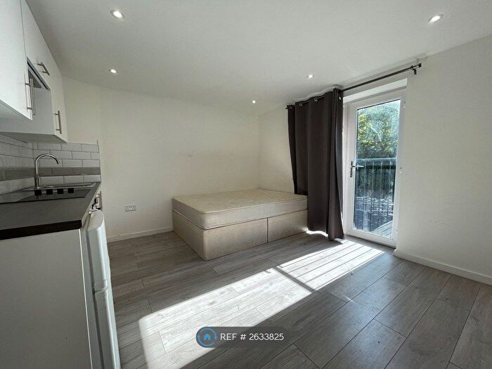 Studio To Rent In Canute Road, Southampton, SO14