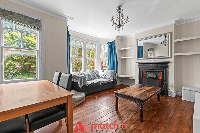 2 Bedroom Flat To Rent In St Kilda Road, Ealing, London, W13