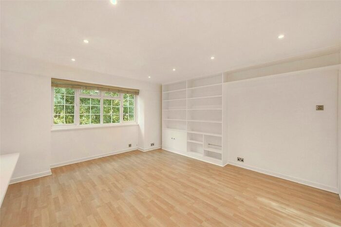 2 Bedroom Flat To Rent In West Hill, London, SW15