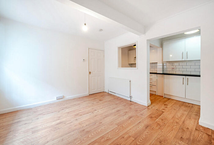 1 Bedroom Apartment For Sale In Evesham Road, Cheltenham, Gloucestershire, GL52