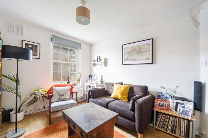 2 Bedroom Flat To Rent In Bromley High Street, Bow, E3