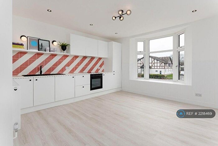 2 Bedroom Flat To Rent In Aigburth Road, Liverpool, L19