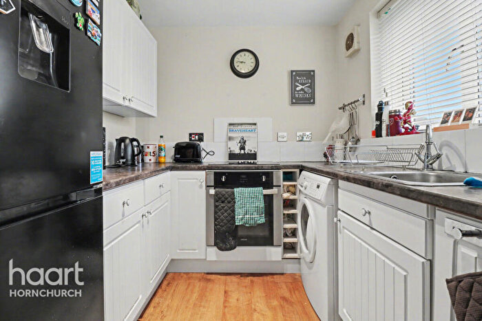 1 Bedroom Apartment For Sale In Naunton Way, Hornchurch, RM12